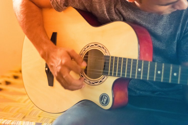 Bien choisir sa guitare si vous débutez
