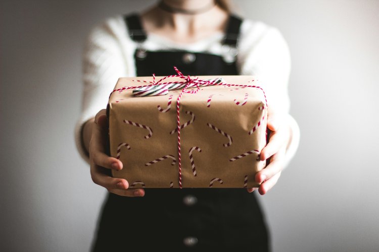 Offrir avec conscience : guide pour choisir des cadeaux de seconde main