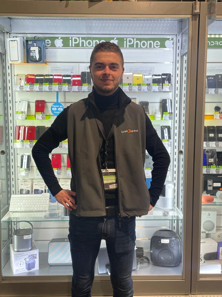 Portrait de Loïc Guesdon, responsable magasin chez Cash Express