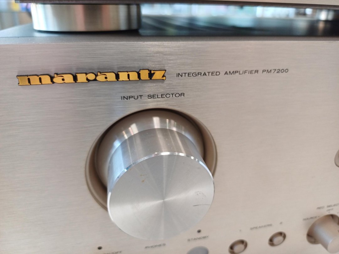 Ampli pm7200