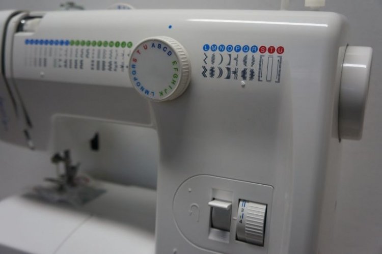 Machine a coudre md13343