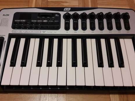 Synthe 61 touches key light m825