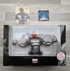 Figurine ultron + certif + livret