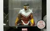 Figurine faucon + certif + livret