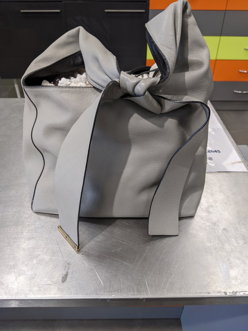 Sac gris noeud