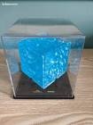 Figurine tesseract