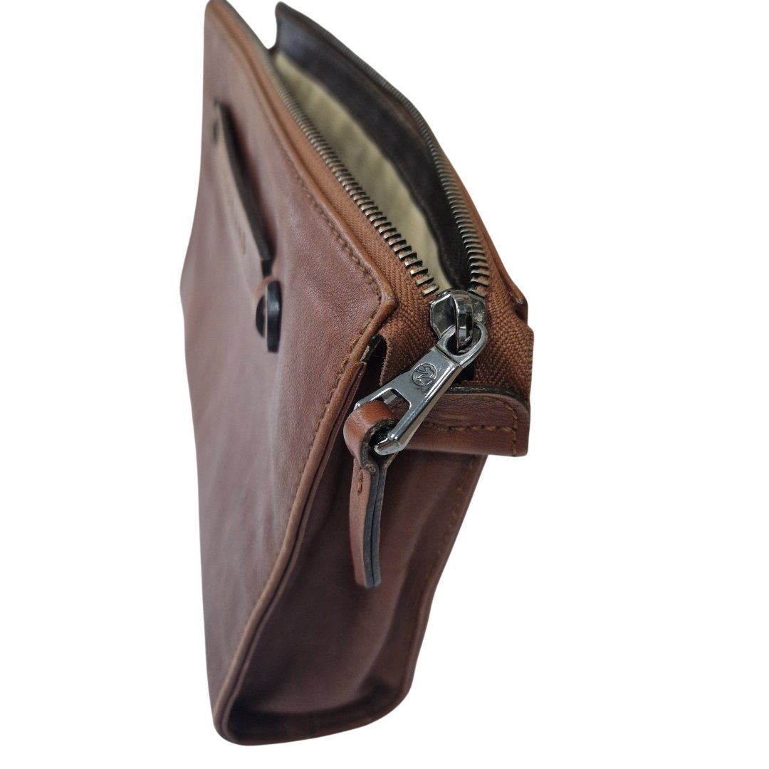 Pochette a main cuir