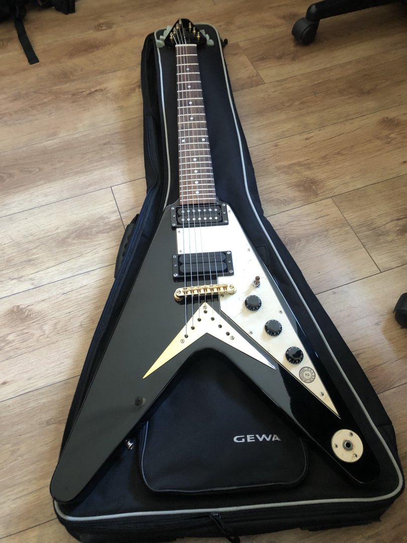 Guitare by gibson flying v korina 7 cordes