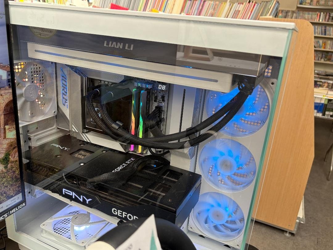 Unite centrale pc ryzen 7 9800x3d 4,7ghz 32go ddr5 7800 2x 1to nvme 990 nvidia geforce rtx 4080 super