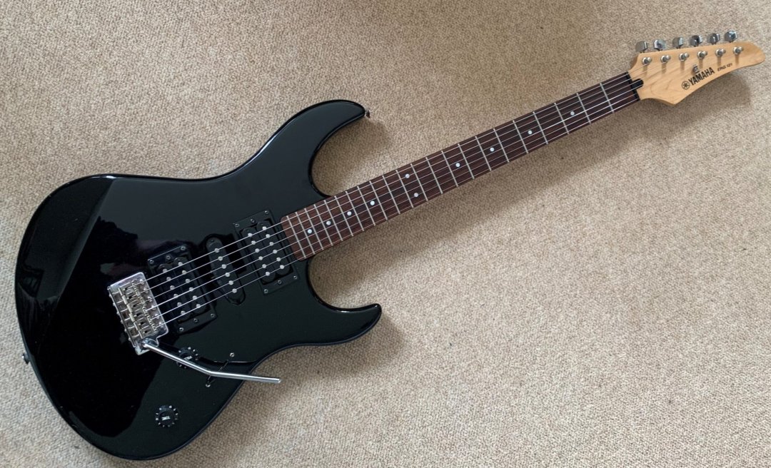 Guitare electrique 4/4 erg 121c