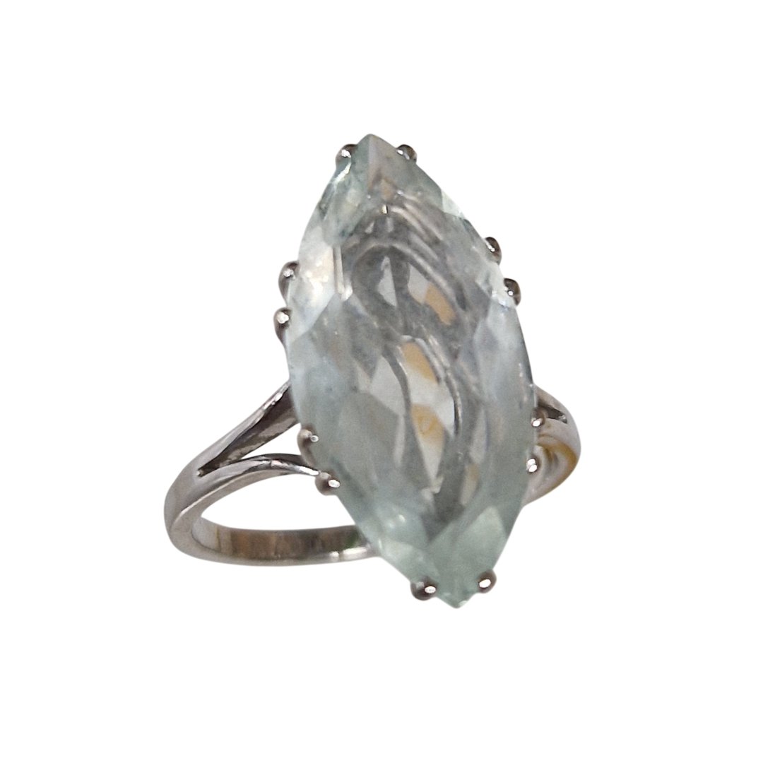 Bague or blanc marquise