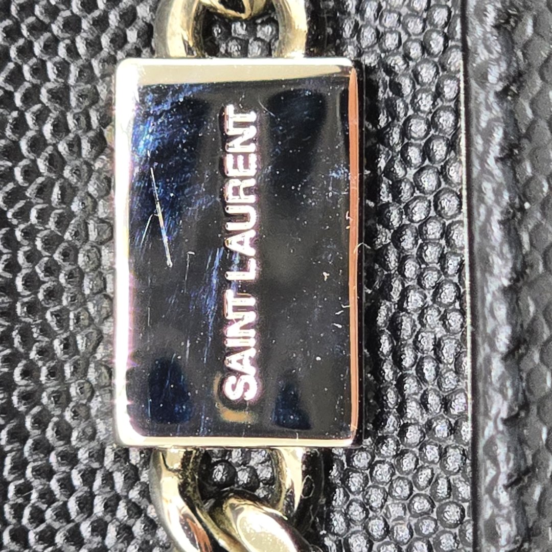 Sac bandouliere kate small cuir embosse grain de poudre noir et argente