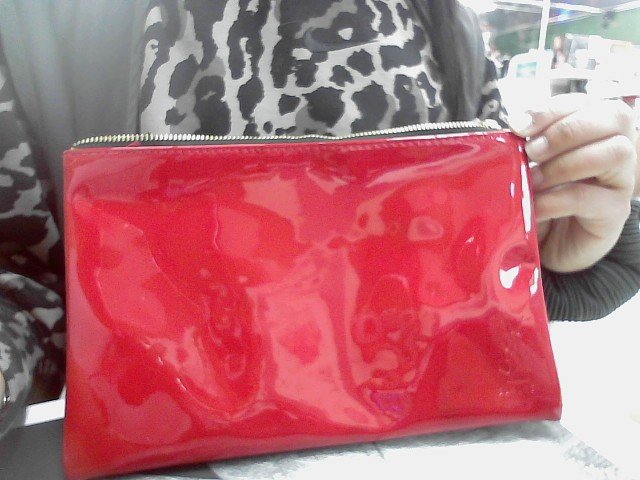 Pochette rouge gloss