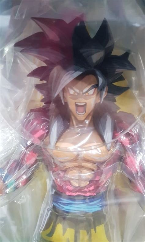 Figurine the super saiyan 4 son goku