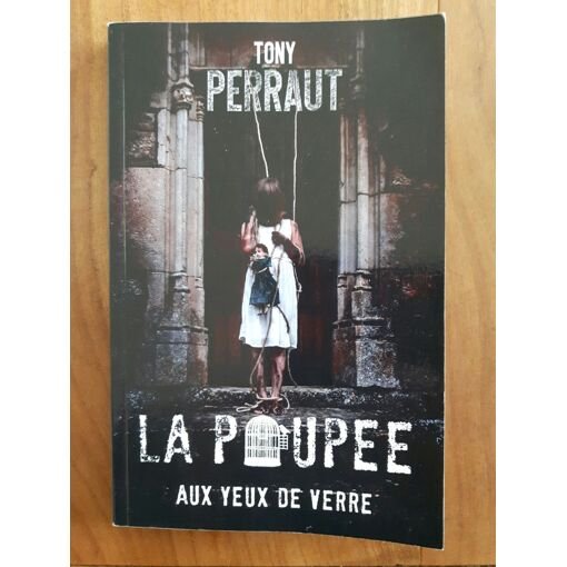 La poupee aux yeux de verre