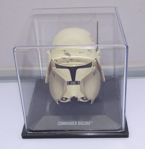 Figurine helmet commander bacara