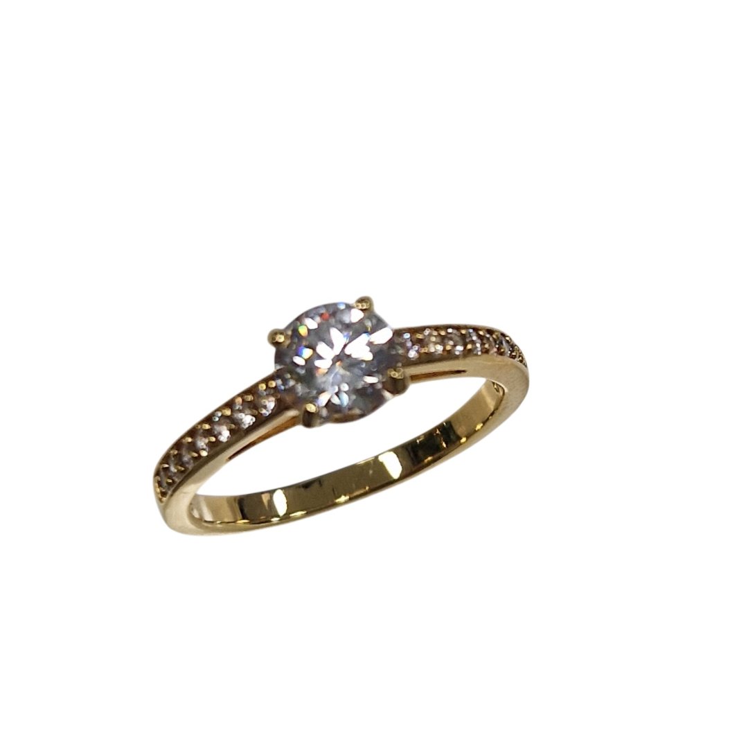Bague solitaire cristal central et pavages sur les epaules