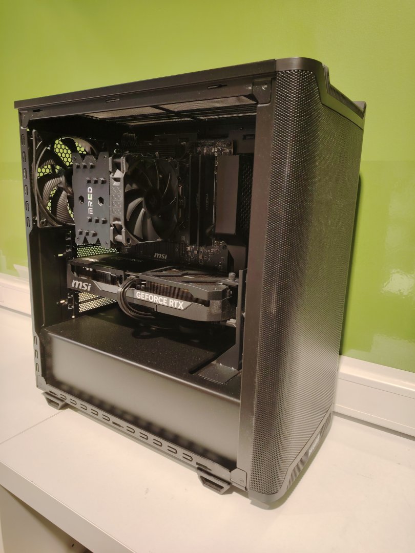 Ordi bureau,gamer,mini ,iMac ryzen 7 7700x 32go ddr5 rtx 5070ti ssd 1to ryzen 7 7700x 1 to 5070 ti 16go