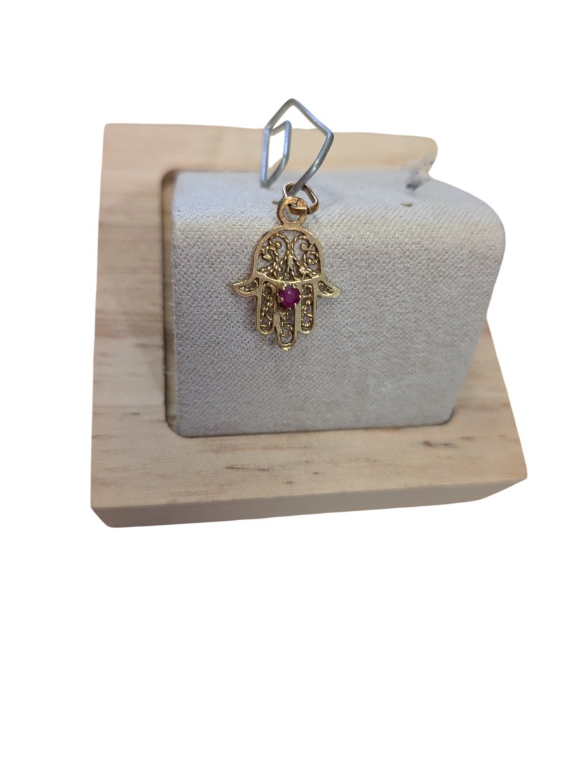 Pendentif jaune main de fatma avec rubis rubis