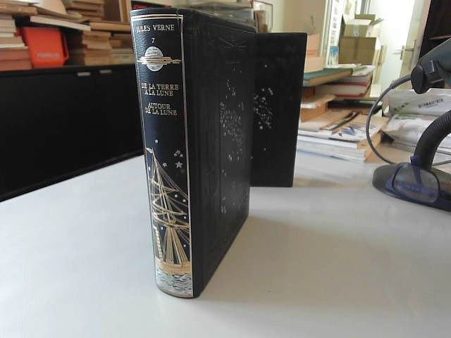 Livre de la terre a la lune - autour de la lune