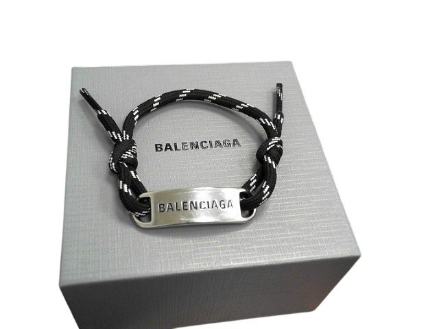 Bracelet lacets et plaque logo