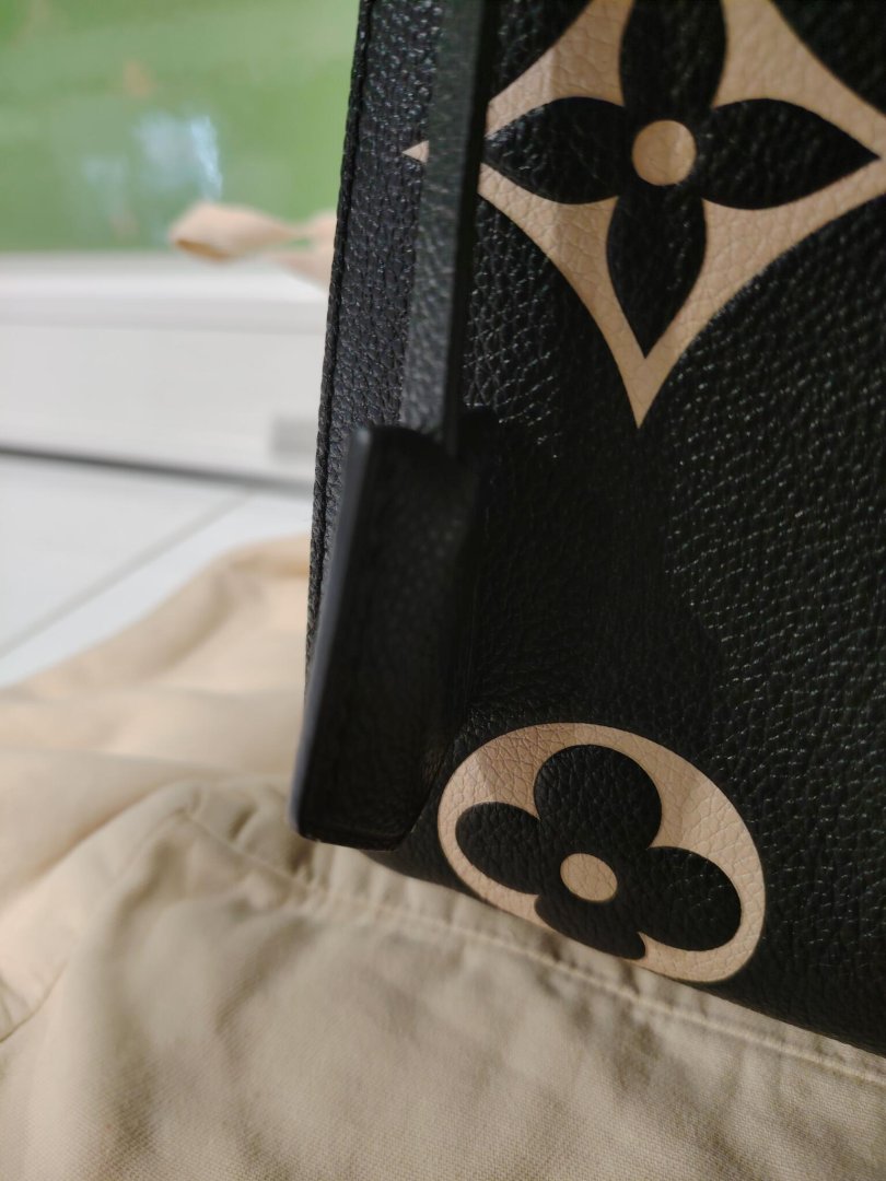 Maroquinerie montaigne mm cuir epi monogram noir avec bandouliere